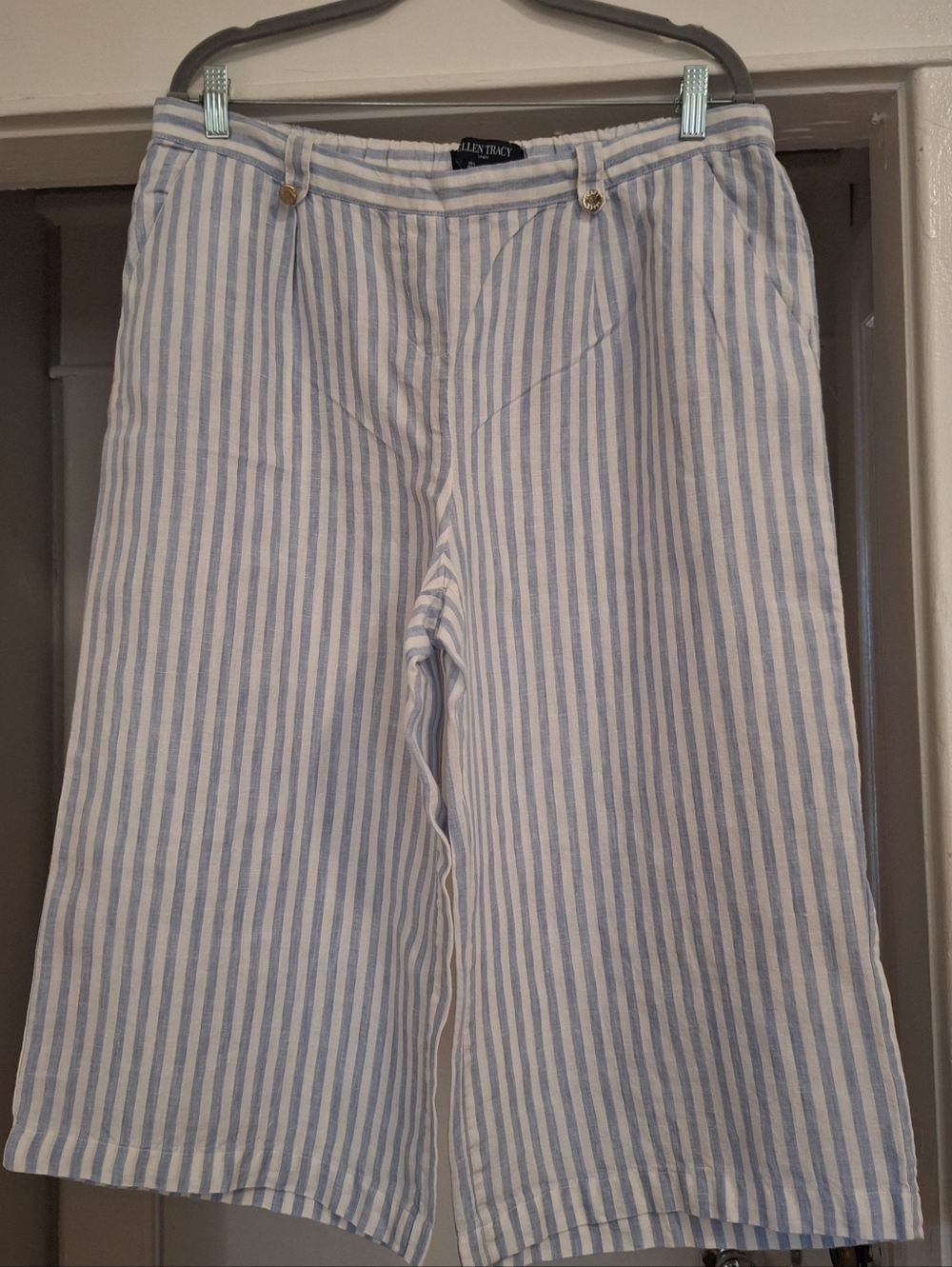 Ellen Tracy wide leg gold button detail linen  crop pants size large